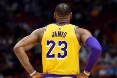 1签1裁，雄鹿神操作助字母留队！轰27+8带队胜41分挺进欧锦赛16强